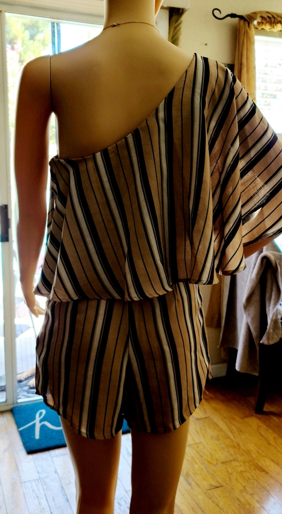 Romper - Picture 2 of 4
